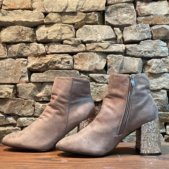 Nature Breeze Ankle High Women’s Glitter Heeled Booties in Taupe. - Picture 3 of 5